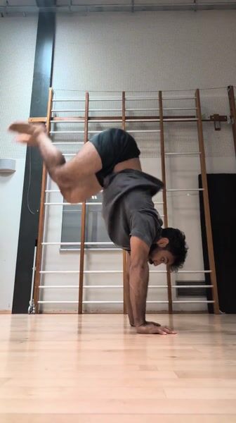 A basic bail out: a small jump, turning out to the side